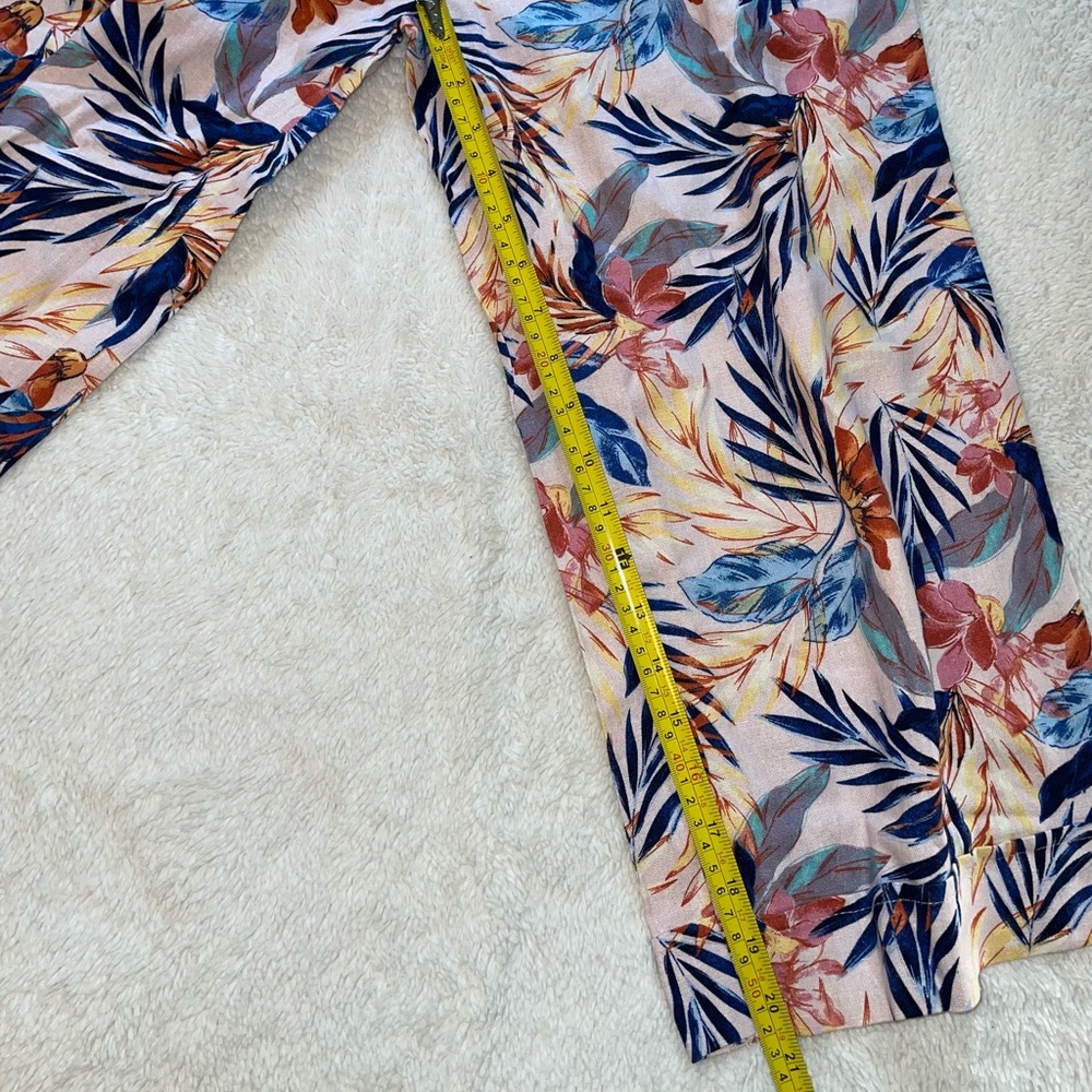 Caribbean Joe Multicolor Floral and Fern Patterned Capris - Picture 4 of 7